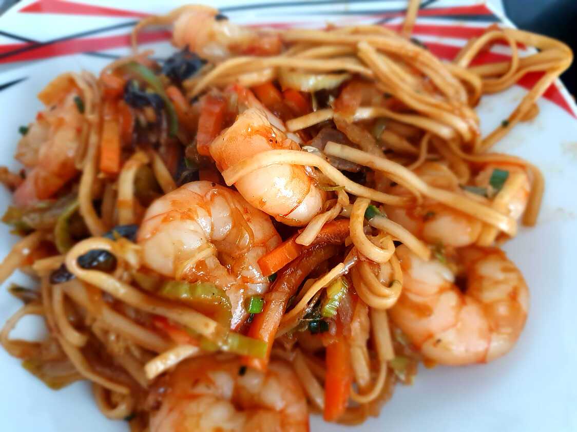 Recette de Nouilles Chinoises Sautée Crevettes Légumes Chinois