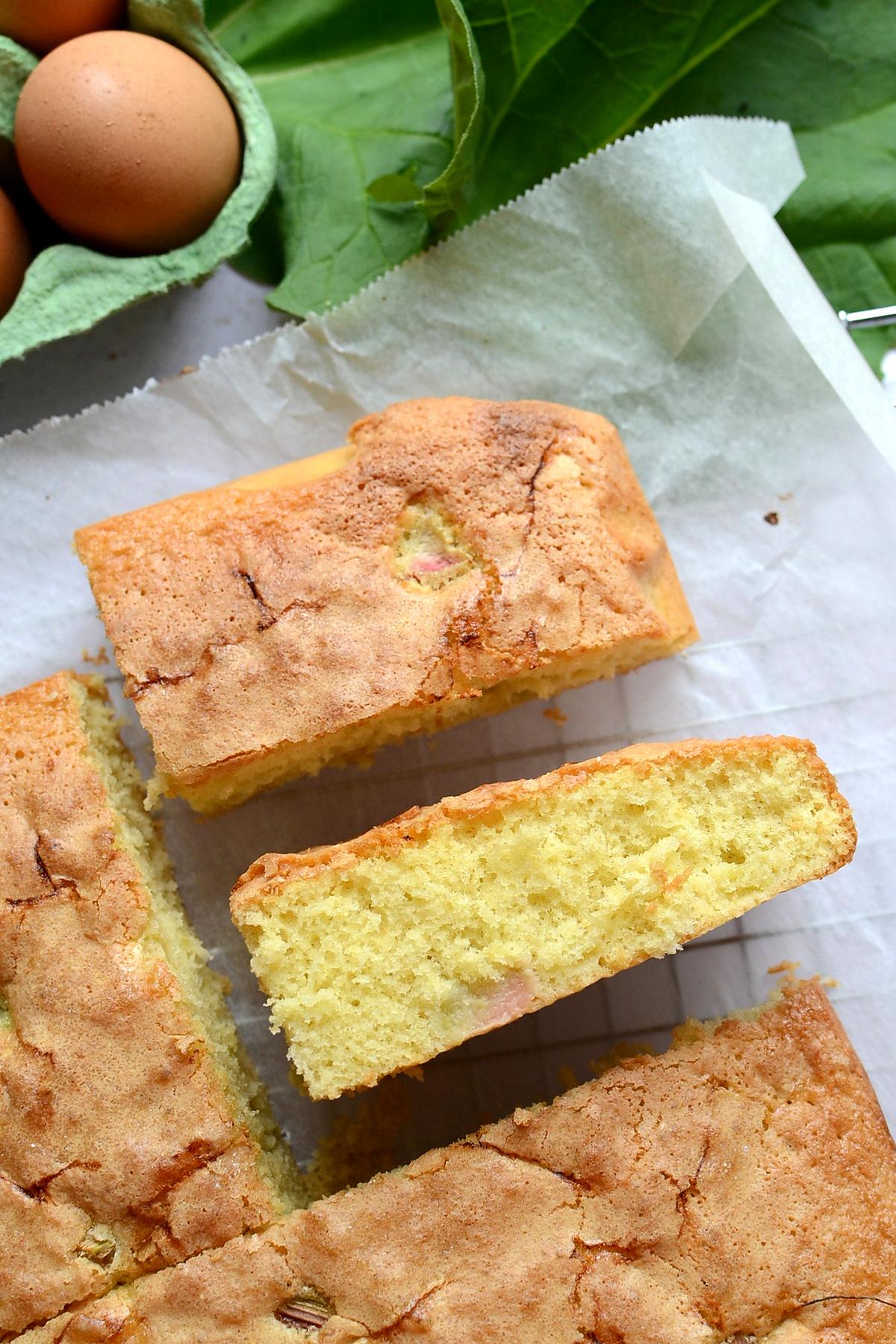 recette Gâteau moelleux à la rhubarbe