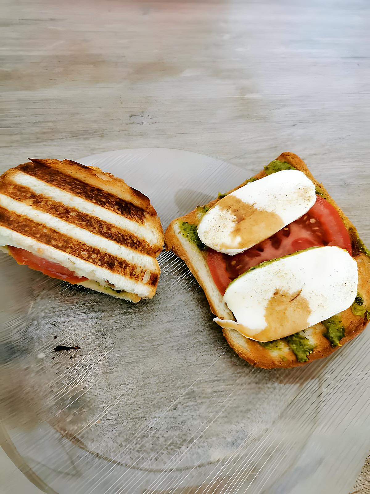 recette Toast au pesto, tomate et mozzarella