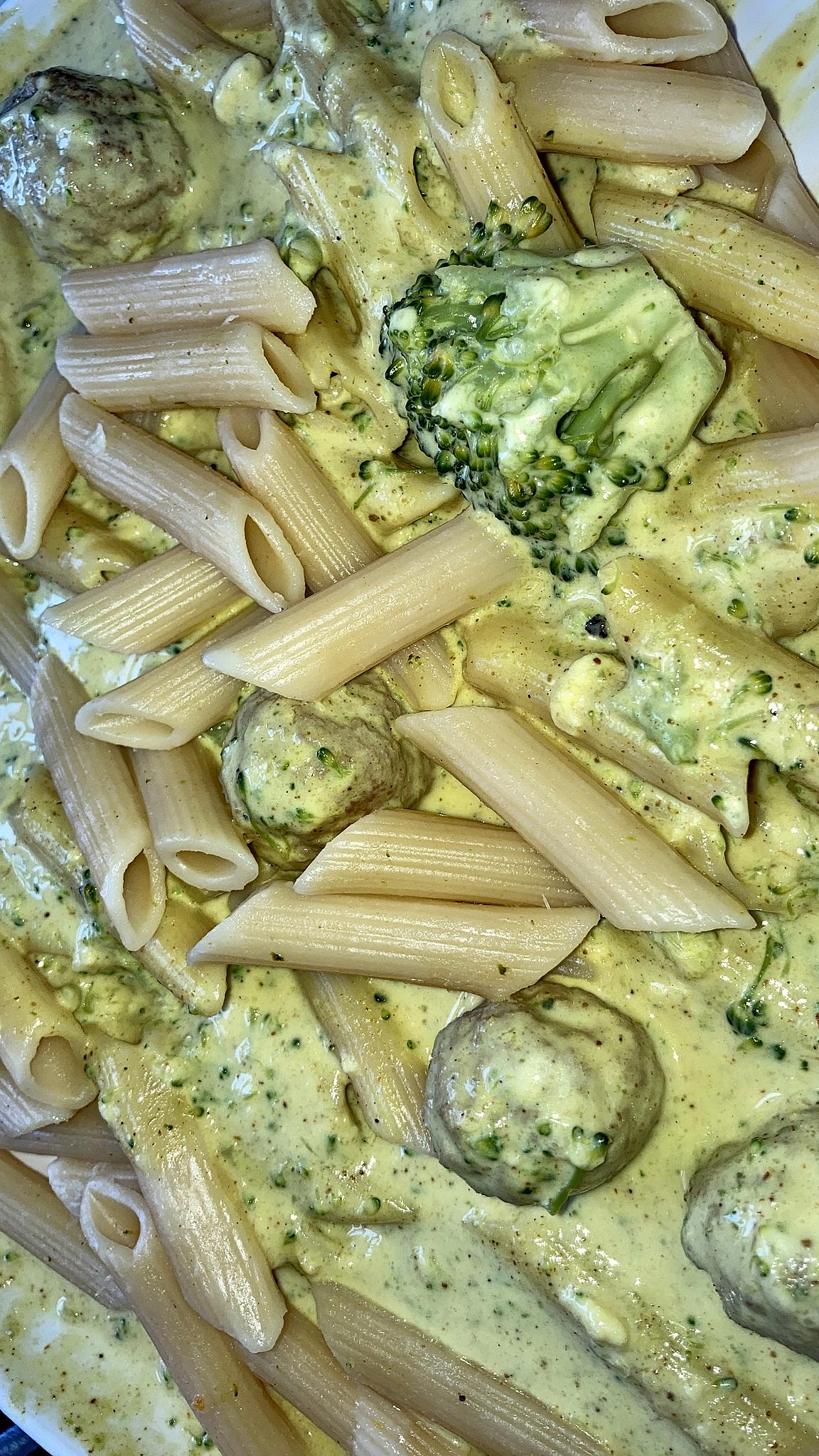 recette Penne crème curry, brocolis et boulettes de bœuf hachée