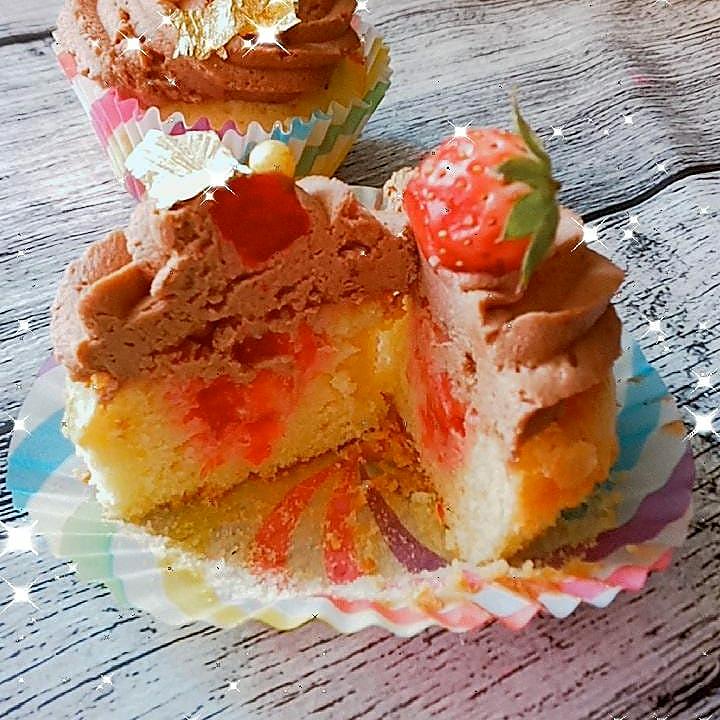 recette Cupcakes fourrée a la fraise chantilly chocolat