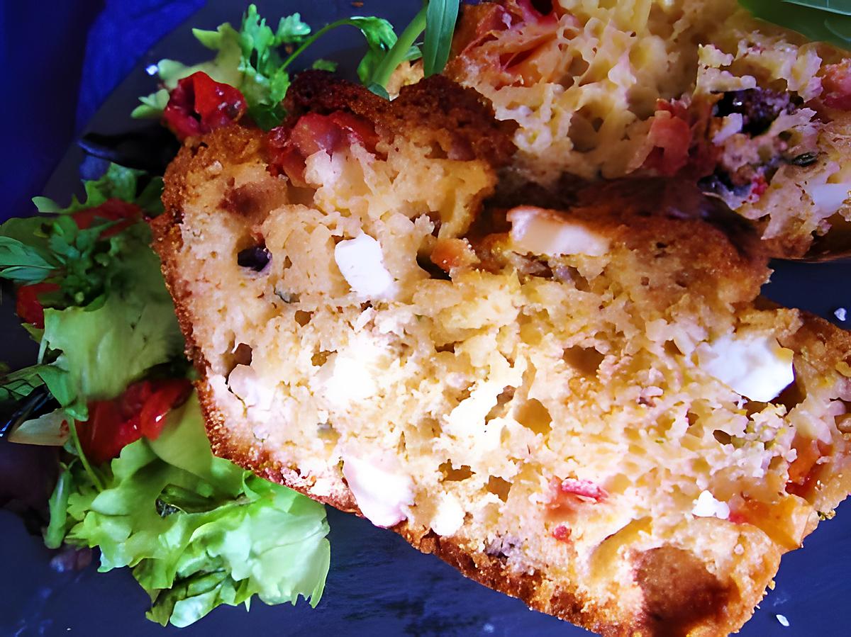 recette Cake aux olives noires, à la feta, et à la tomate séchée