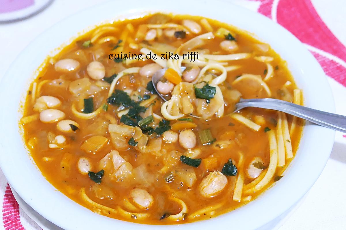 recette SOUPE VEGETARIENNE AUX HARICOTS COCO ROSES AUX LEGUMES ET PÄTES LINGUINES