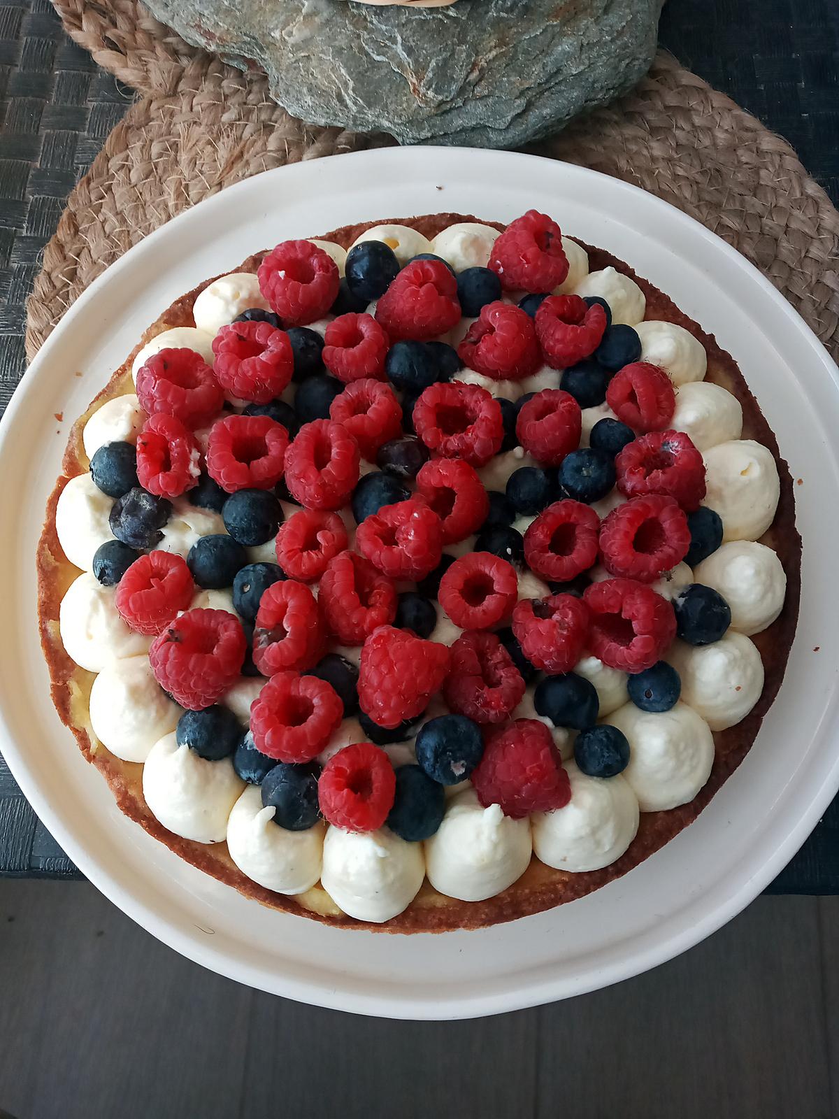 recette Tarte aux framboises et myrtilles a la crème pâtissière chantilly mascarpone