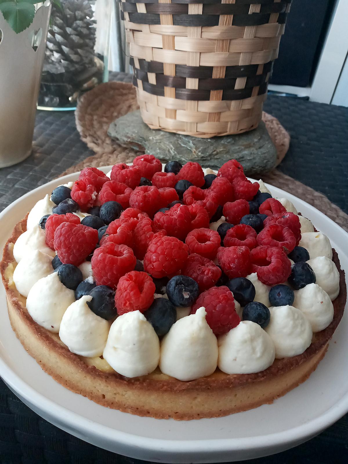 recette Tarte aux framboises et myrtilles a la crème pâtissière chantilly mascarpone