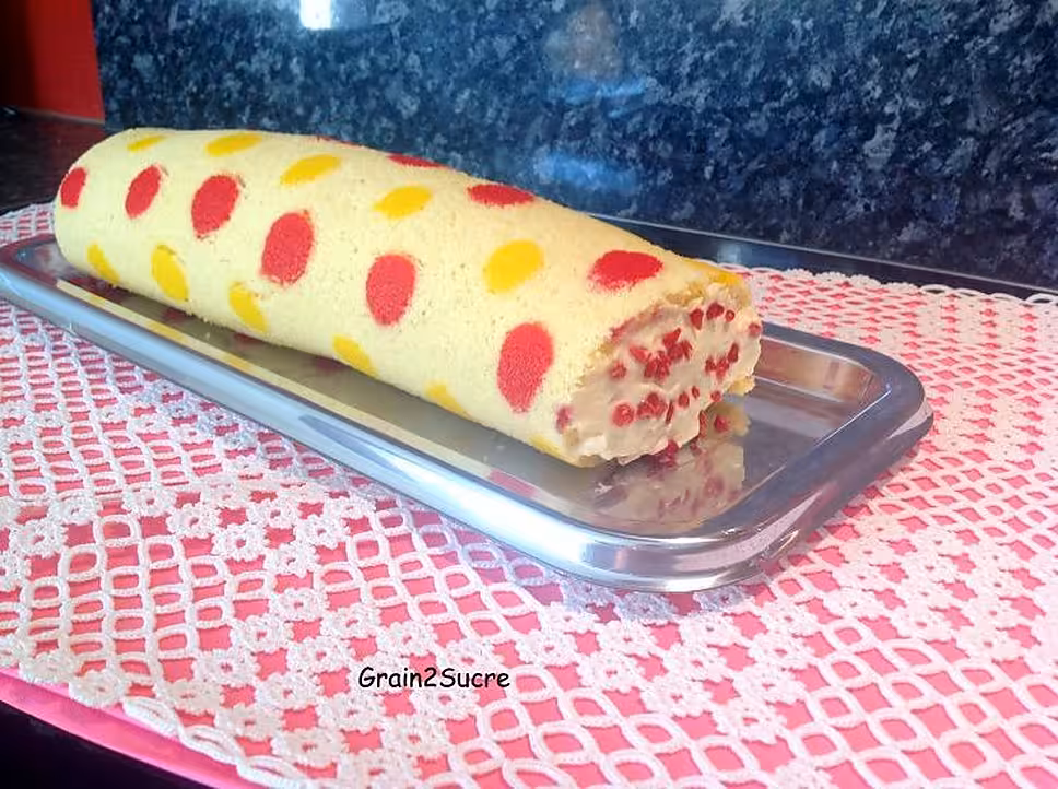 recette Gâteau roulé imprimé pois, mousse de citron et framboises