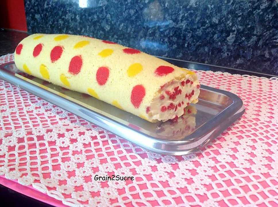 recette Gâteau roulé imprimé pois, mousse de citron et framboises