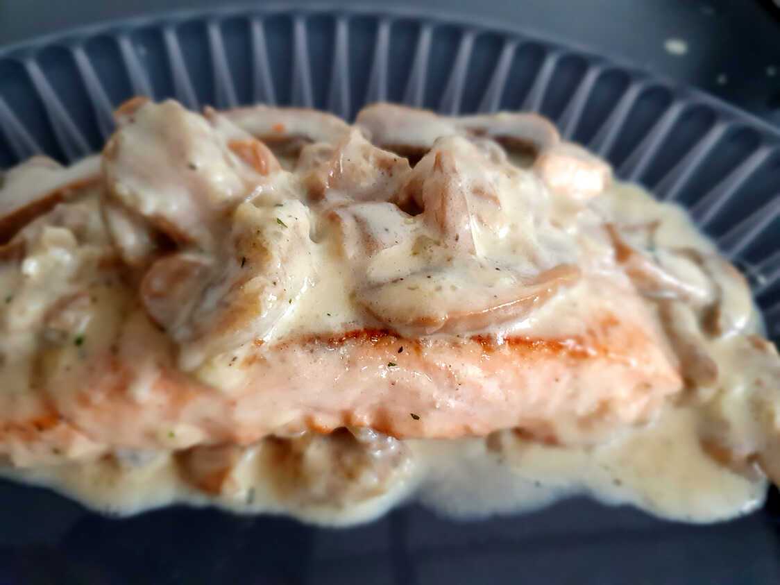 Recette de Pavés de Saumon sauce aux Champignons