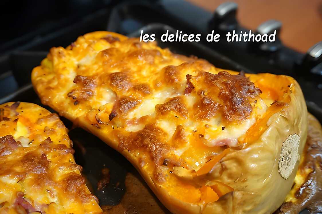 Recette de Butternut farcie à la crème et aux lardons