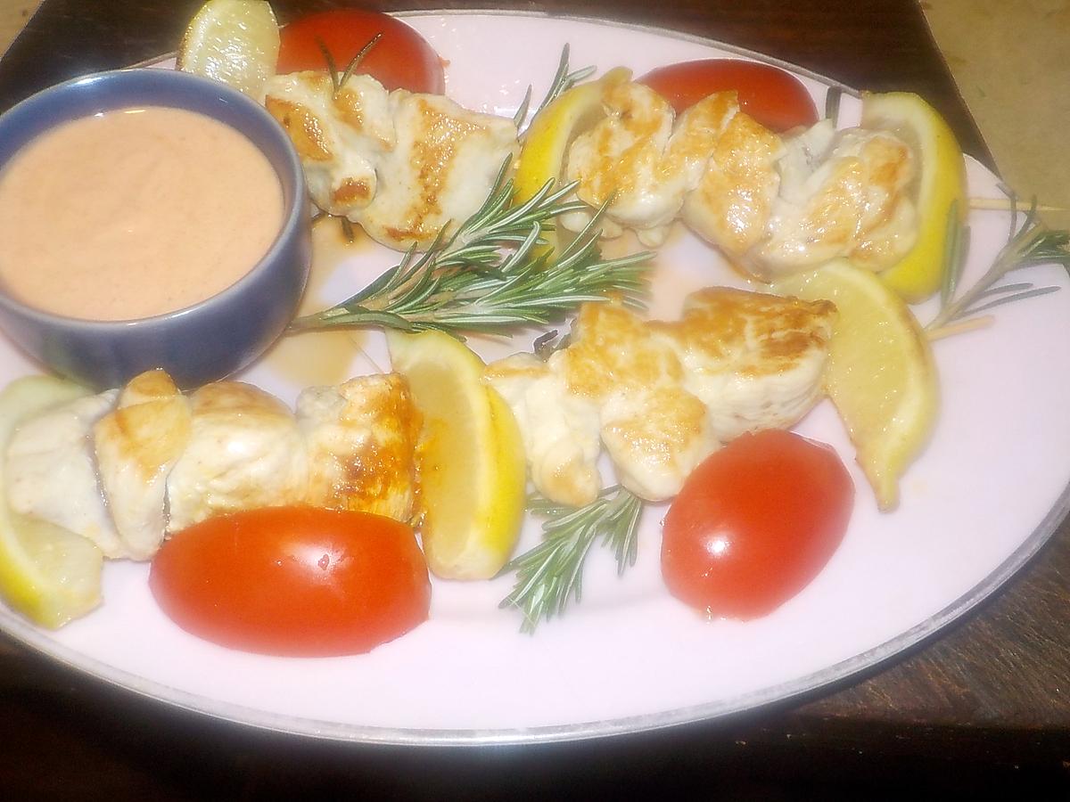 recette Brochettes de poulet au citron et romarin,sauce au yaourt