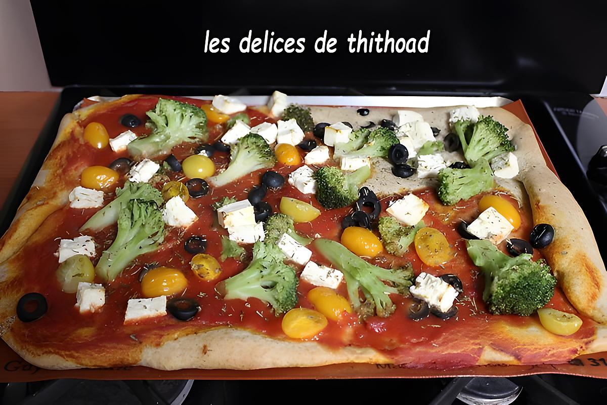 recette pizza brocolis, feta et olives