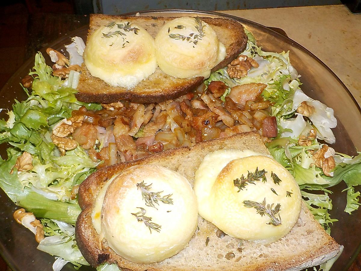 recette Salade frisée aux lardons et crottins de chévre