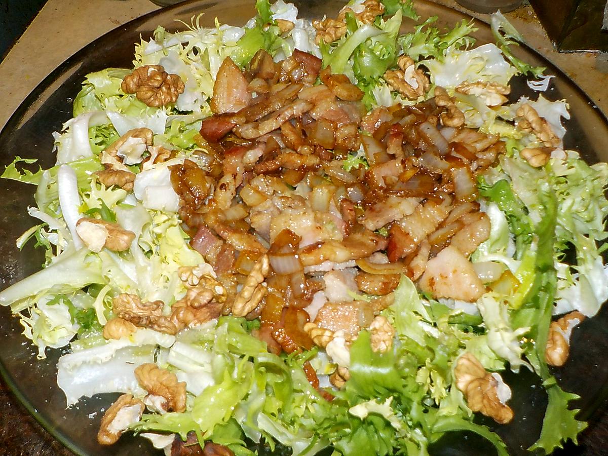 recette Salade frisée aux lardons et crottins de chévre