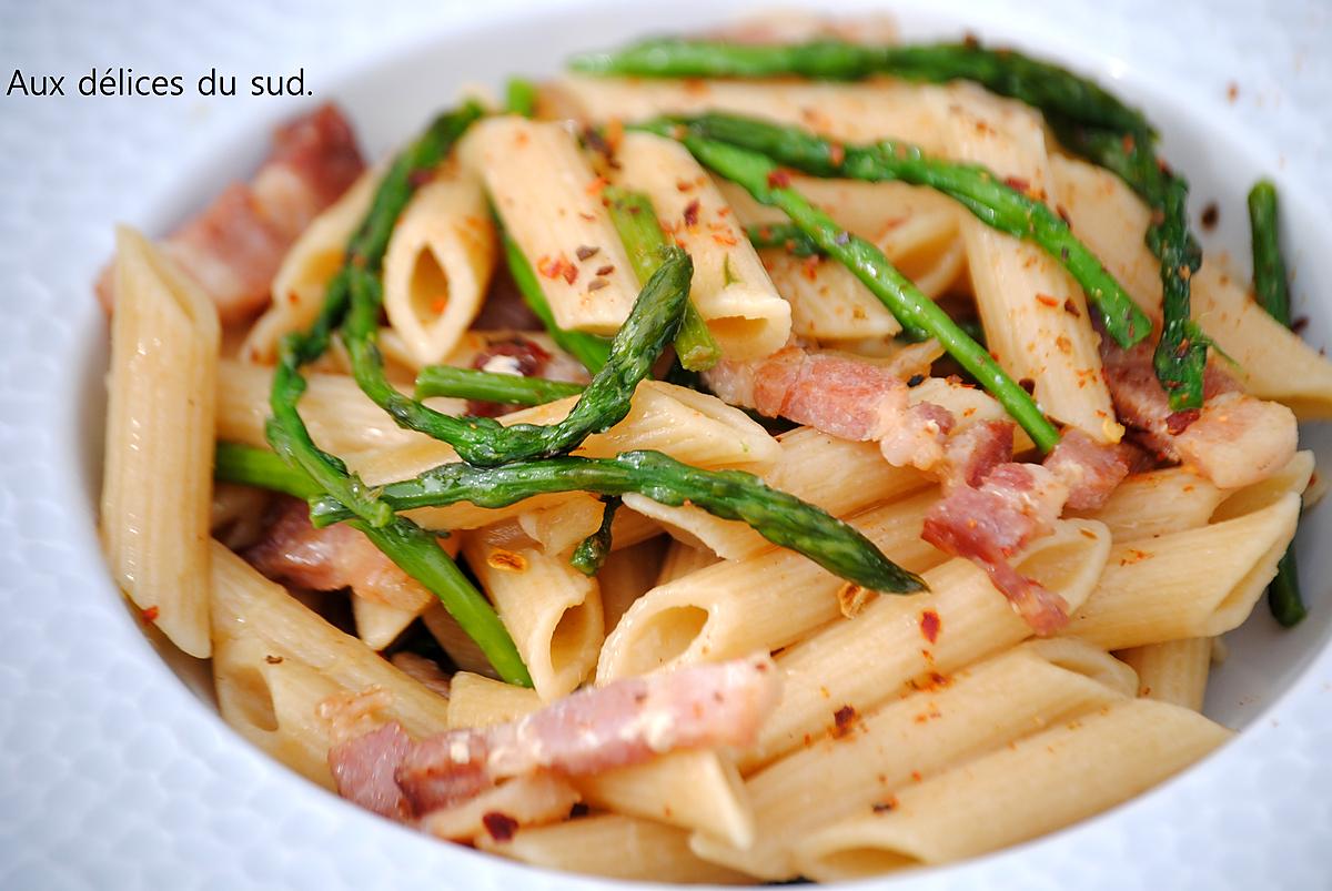 recette Penne rigate  integrale aux asperges sauvages et lardons .