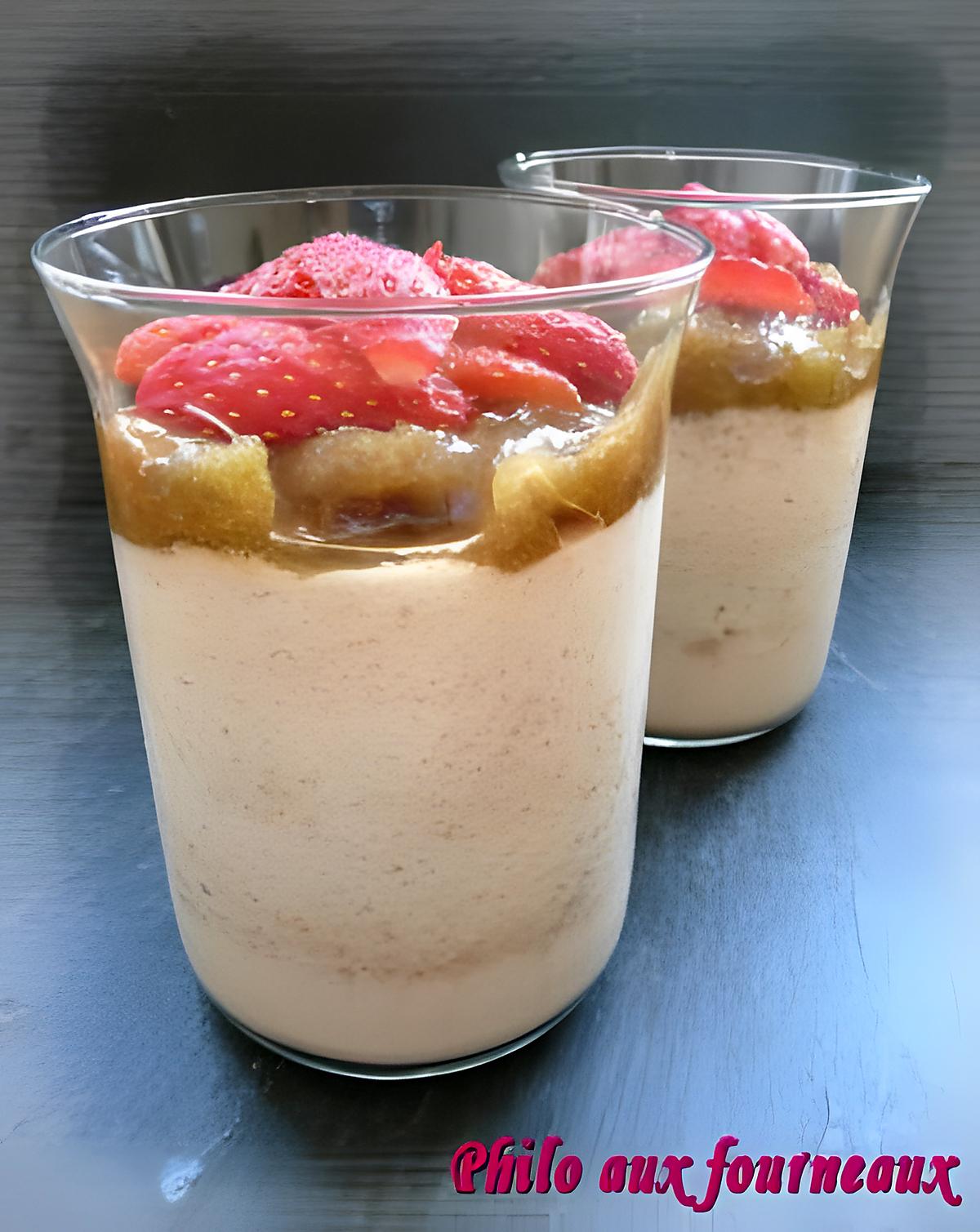 recette Mousse de bananes & confit de rhubarbe sous lit de fraises