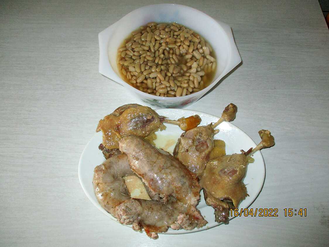 Confit de canard, Saucisse grillée et Haricots cuisinés à la graisse de canard