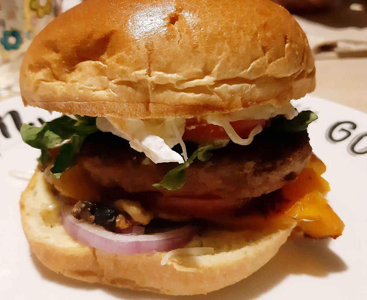 recette Burger ( poêlé de champignons,  chèvre et poivron grillé )