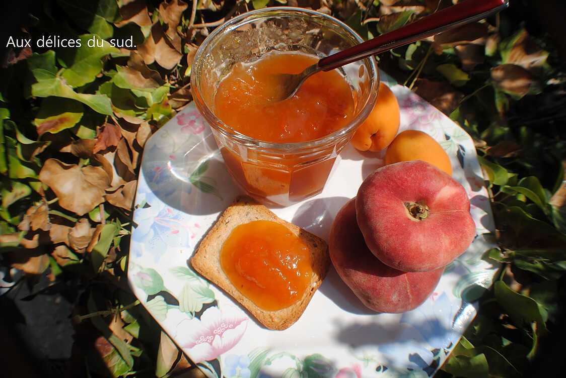 Confiture de pêches , abricots .