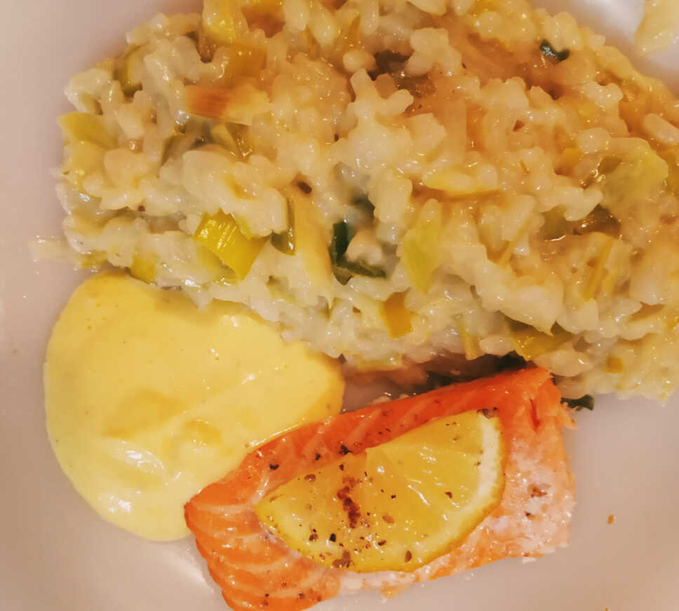 recette Pavé de saumon risotto aux poireaux et sauce hollandaise