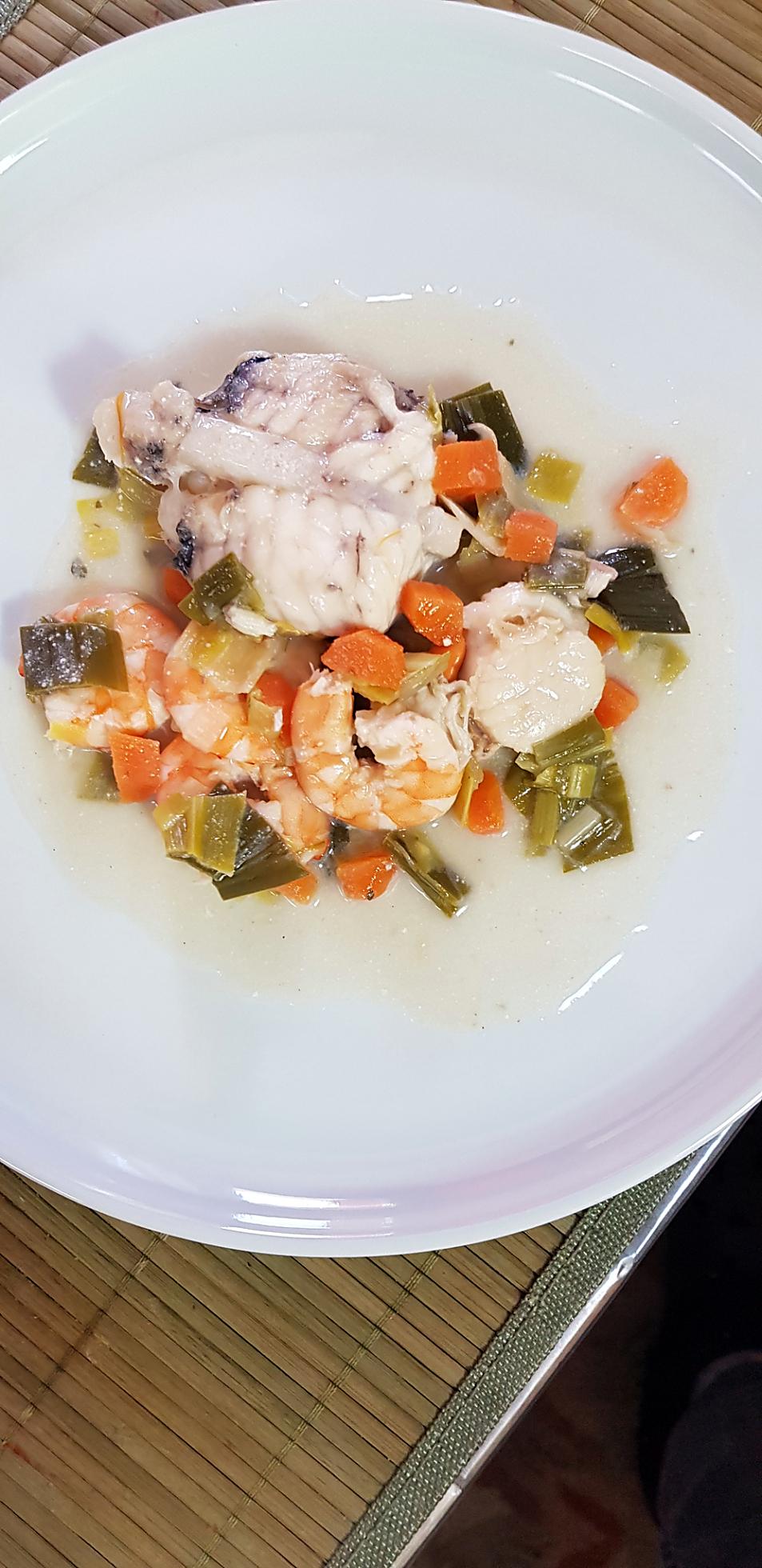 recette Nage de lotte aux saint Jacques et aux crevettes