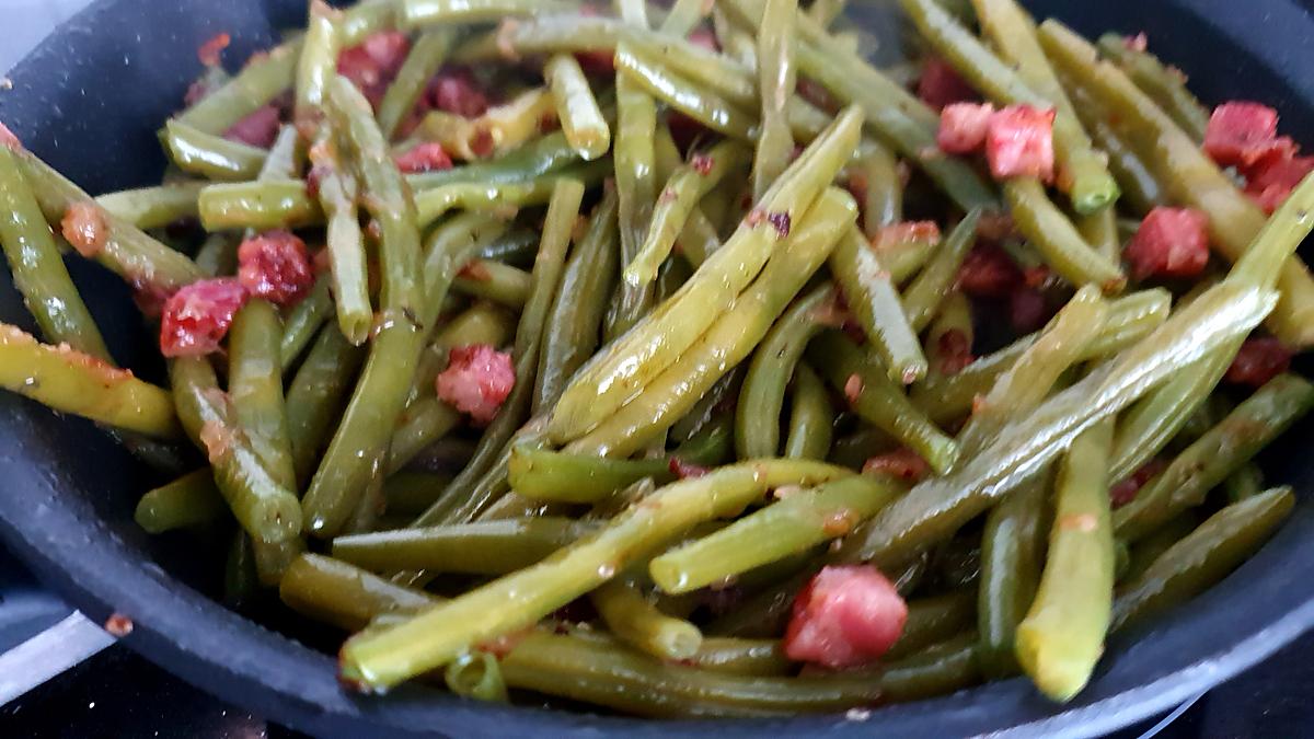 recette Poêlée  de haricots verts aux oignons et lardons