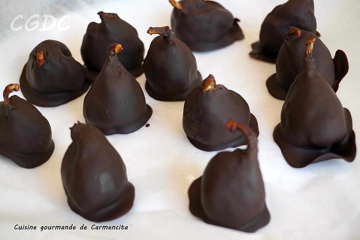 recette Mini figues sèches farcies aux noix et enrobées de chocolat