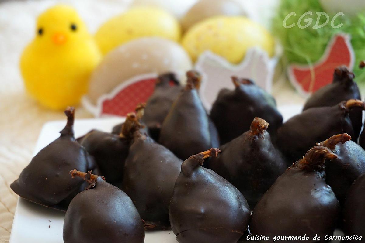 recette Mini figues sèches farcies aux noix et enrobées de chocolat