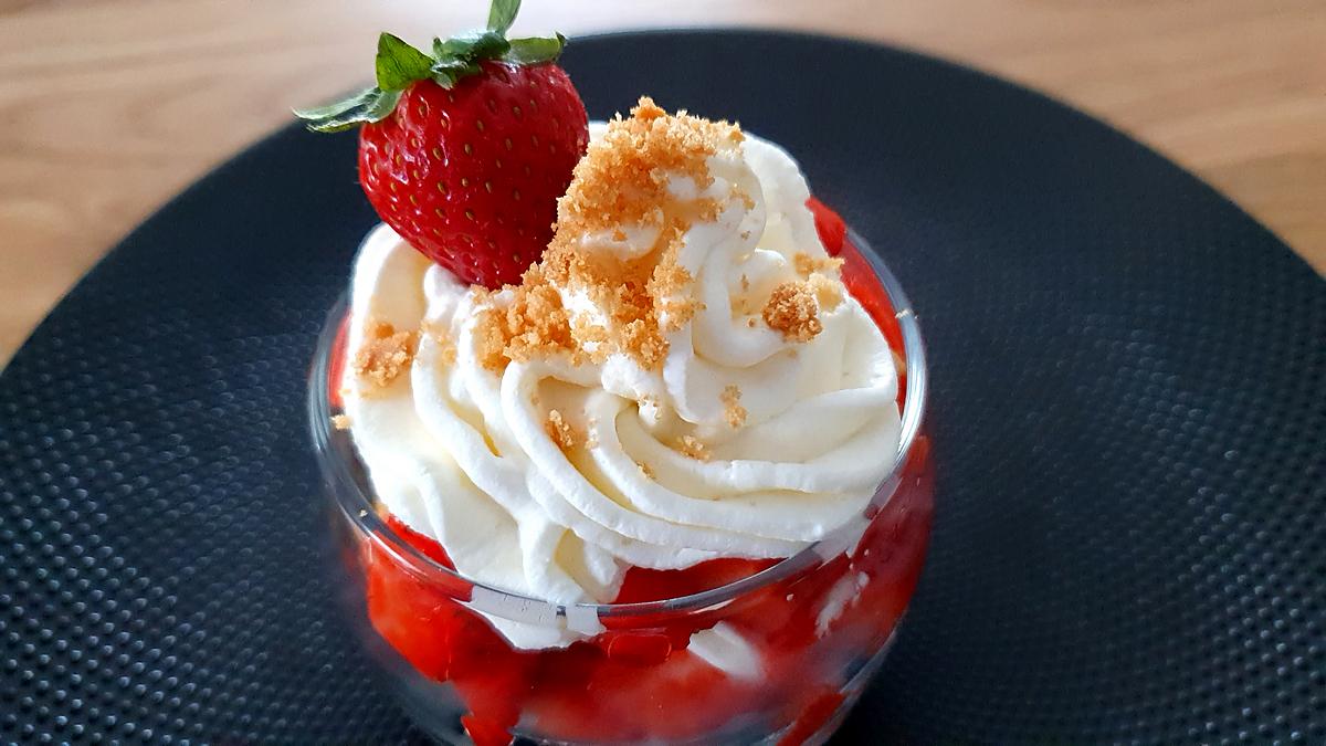 recette Coupe fraises coulis et chantilly