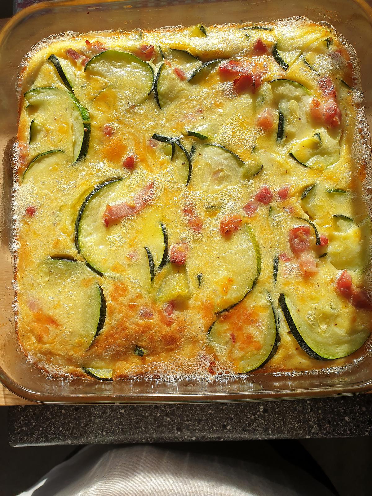 recette Gâteau ultra moelleux aux courgettes et lardons (prepa 20 mns )