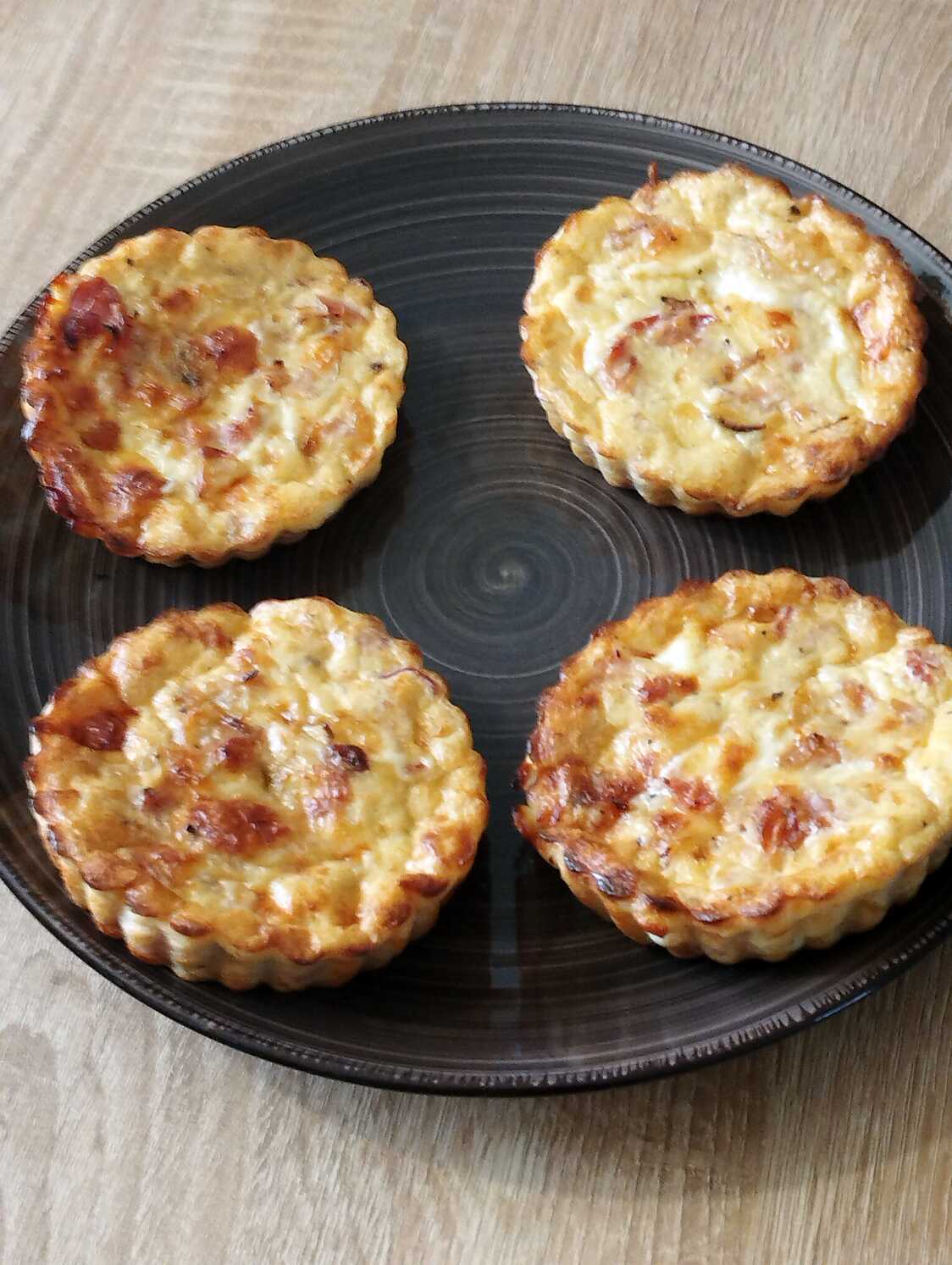 Recette de Quiche sans pate bacon oignon raclette au cake factory