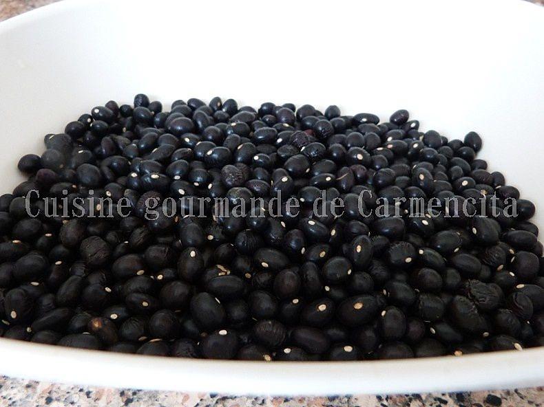 recette Haricots noirs ((Frijoles negros) à la saucisse toulousaine et saucisse Morteau