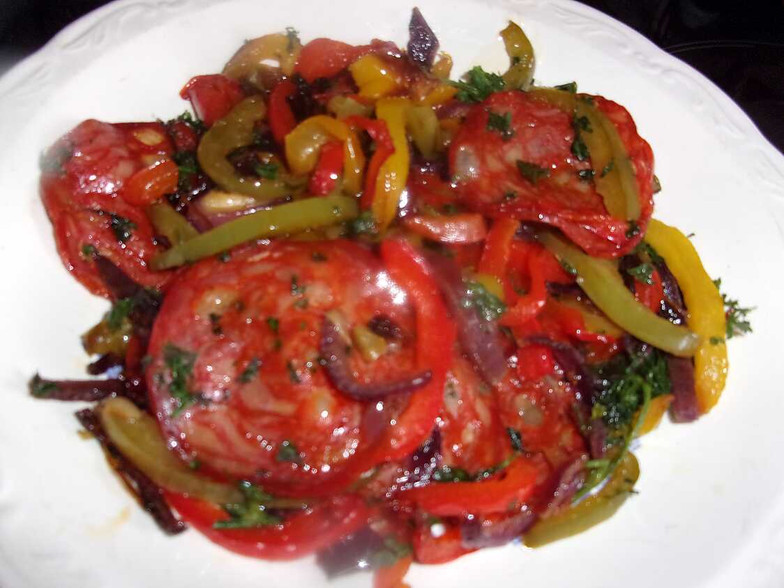Recette de Trio de poivrons au chorizo.oignon.