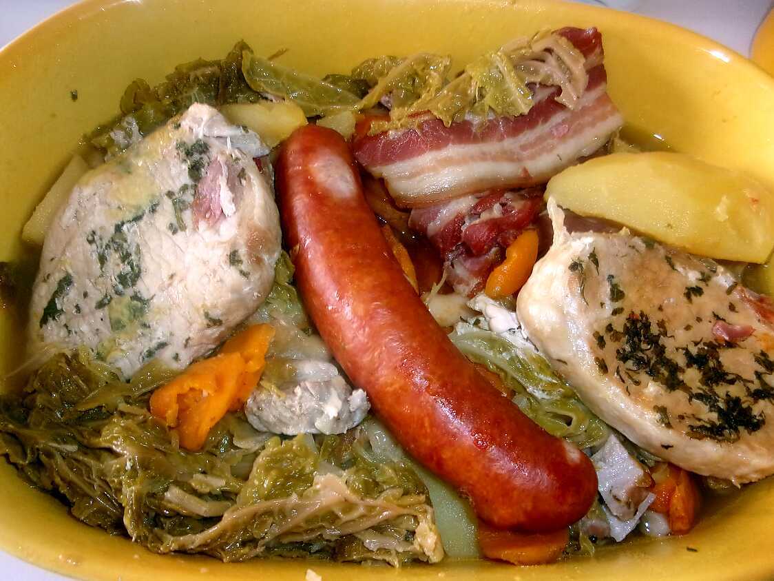 Recette de Chou vert.légumes.viandes de porc.
