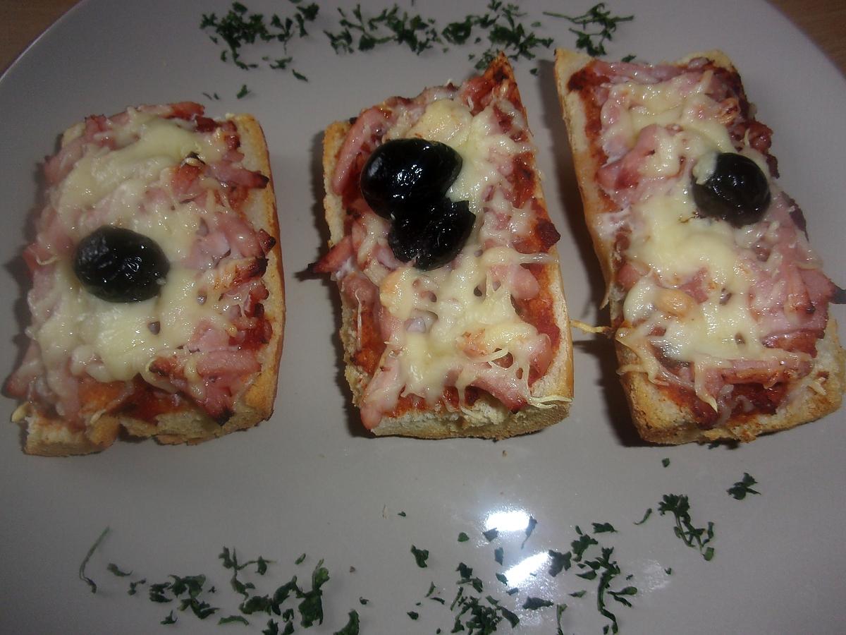 recette Petits pain,façon pizza.