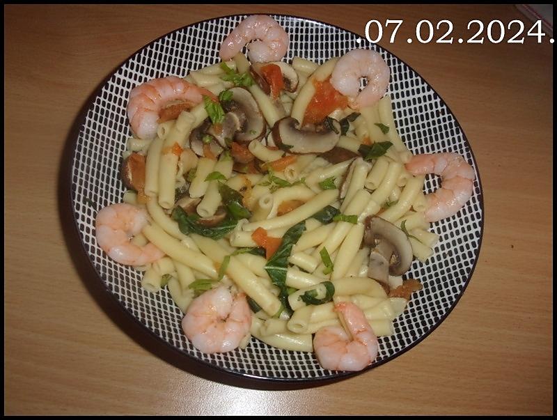 recette Macaroni,champignons,tomate,crevettes au basilic.