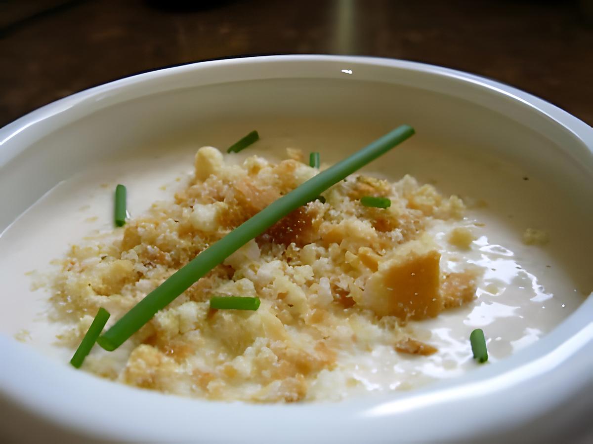 recette Crème de thon au basilic et son croustillant ail et fines herbes.