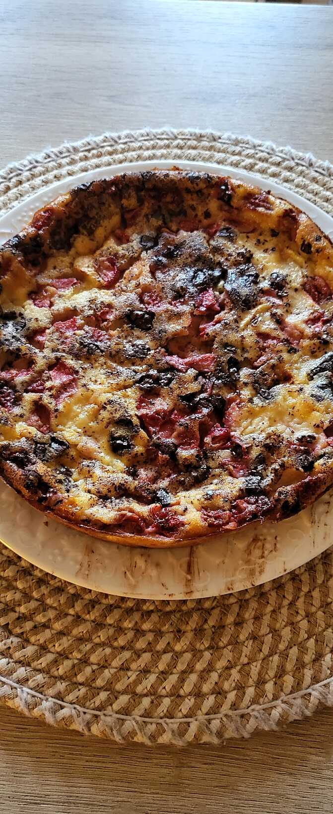 Recette de Clafouti fraises, pêches et chocolat