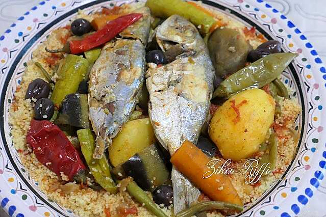 Couscous au poisson relevé sauce piquante- piments rouges forts frais et des légumes de saison