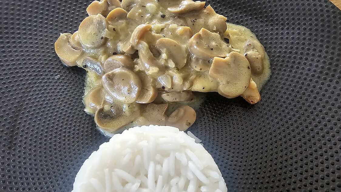 Recette de Poulet Crémeux à la Moutarde et aux Champignons