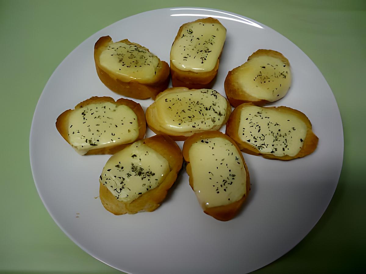 recette Toasts au St nectaire/basilic