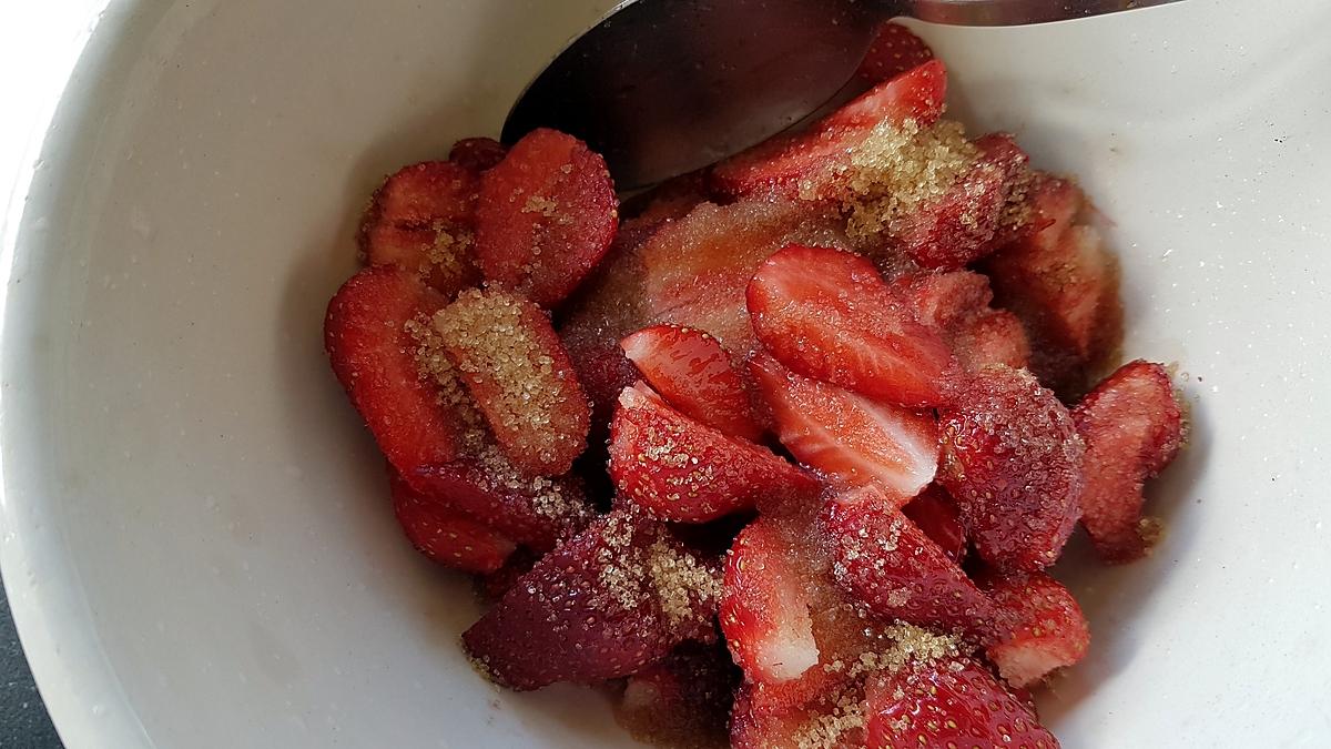 recette Verrine fraises au mascarpone vanillé à la liqueur de framboises.