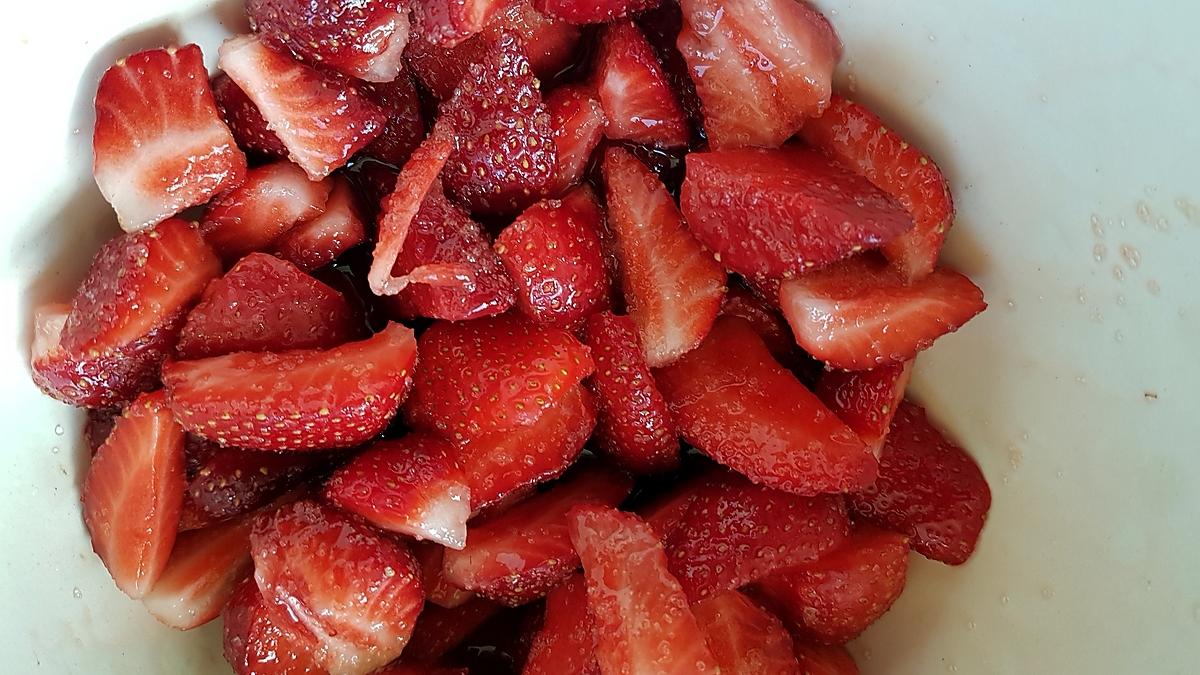 recette Verrine fraises au mascarpone vanillé à la liqueur de framboises.