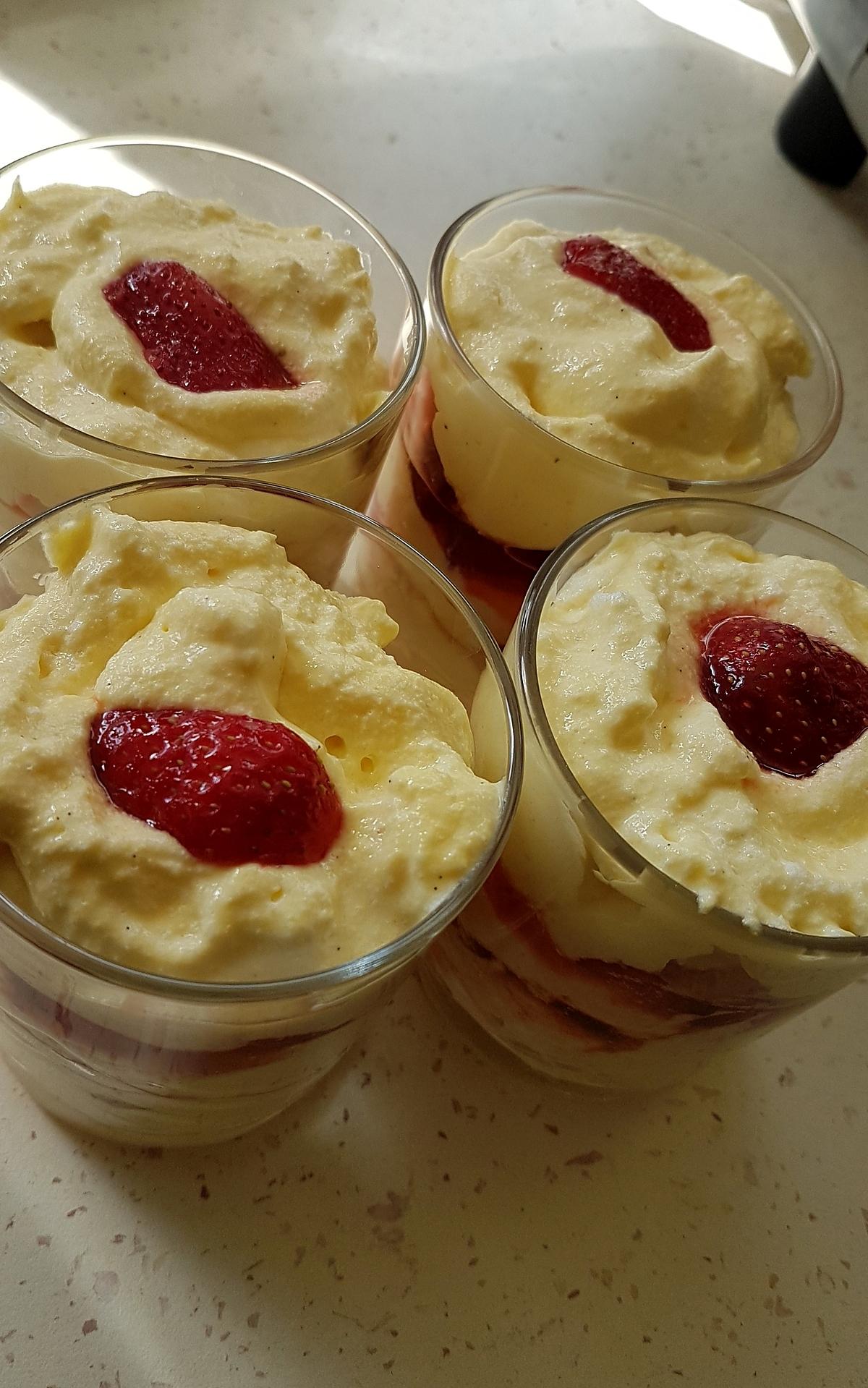 recette Verrine fraises au mascarpone vanillé à la liqueur de framboises.