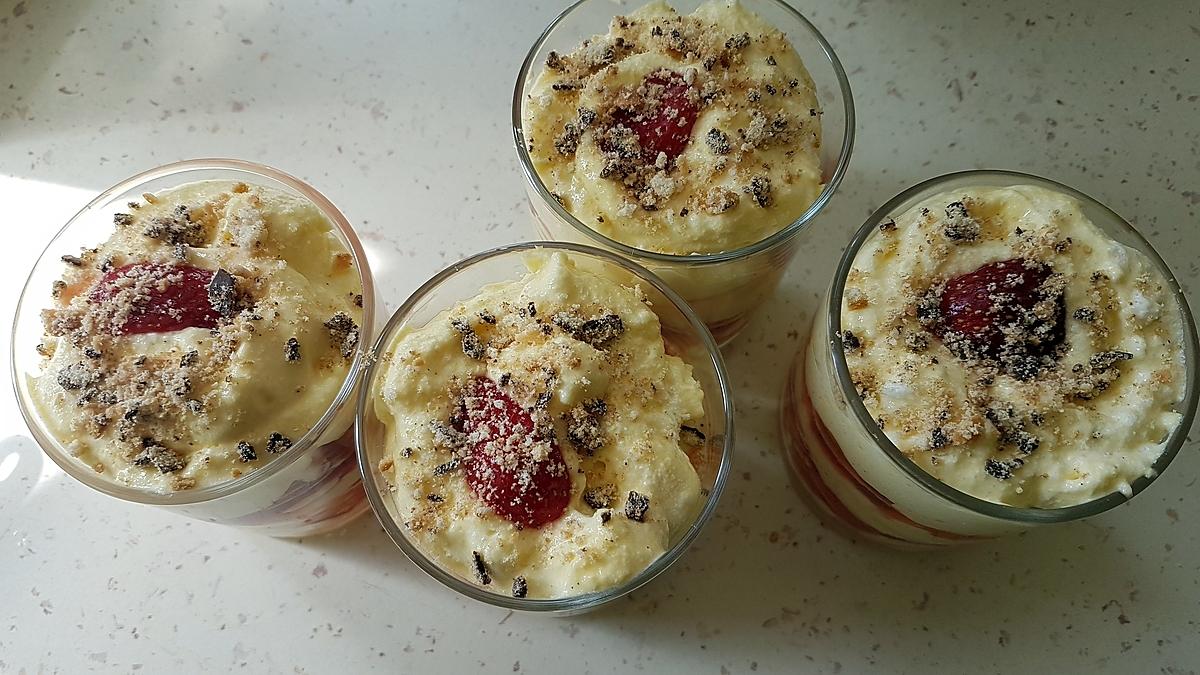 recette Verrine fraises au mascarpone vanillé à la liqueur de framboises.