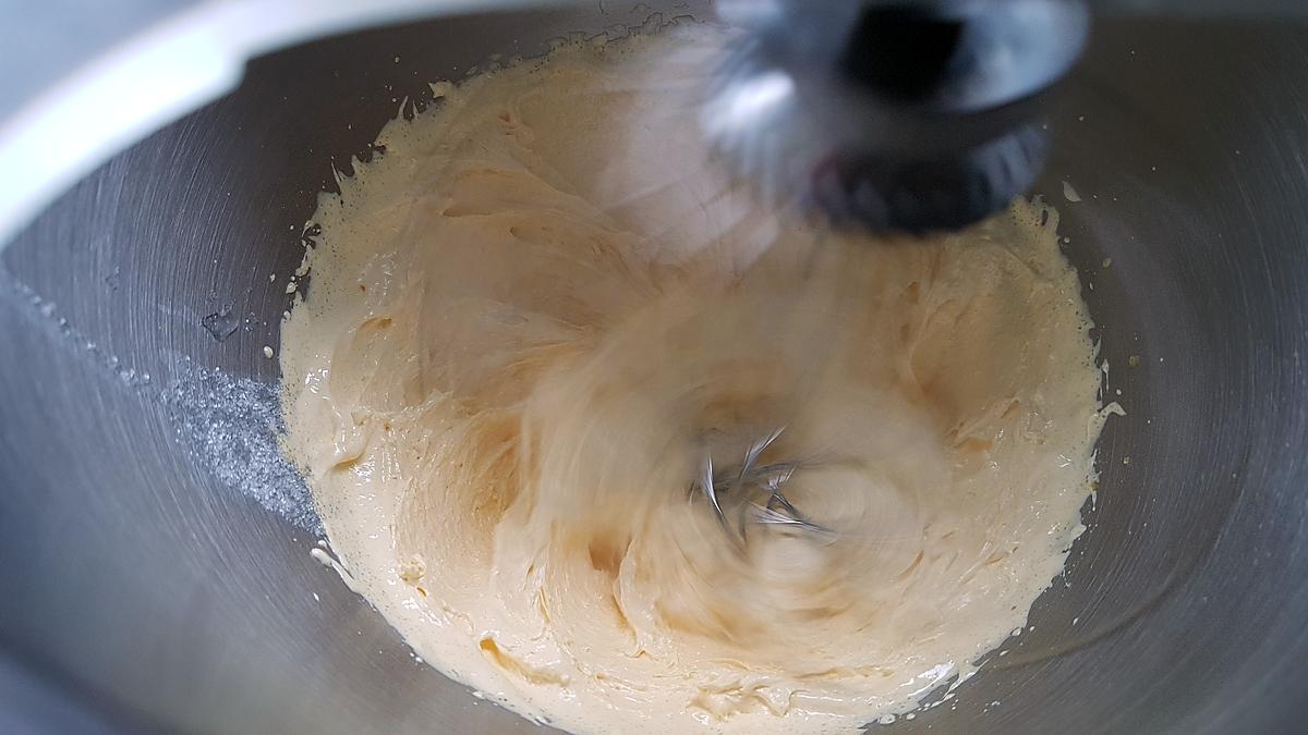 recette Bavarois aux fraises sur génoise et son miroir aux framboises