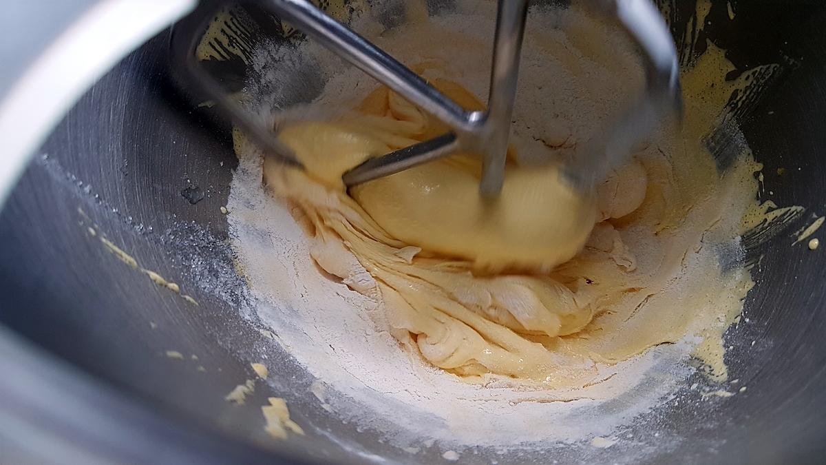 recette Bavarois aux fraises sur génoise et son miroir aux framboises