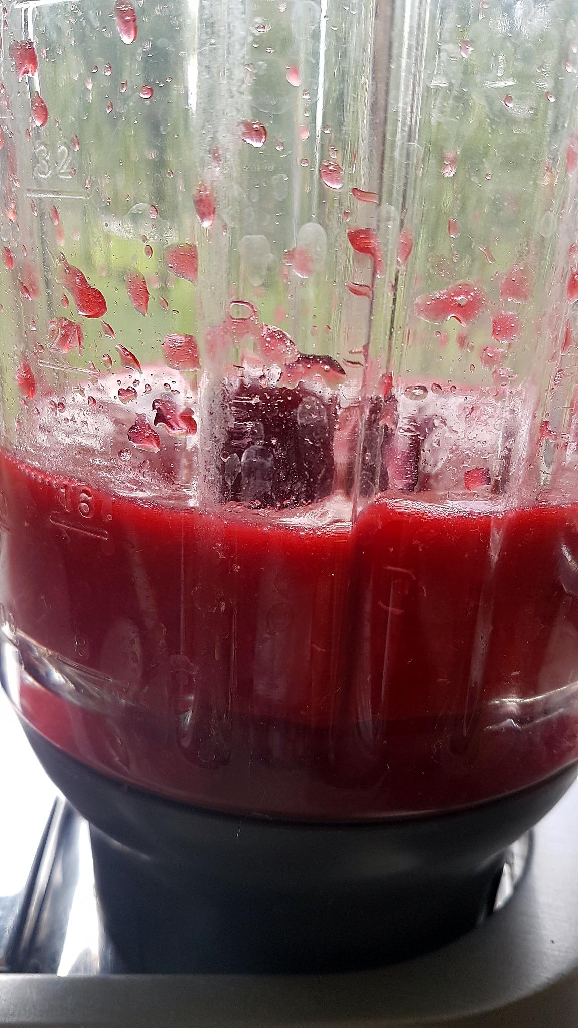 recette Bavarois aux fraises sur génoise et son miroir aux framboises