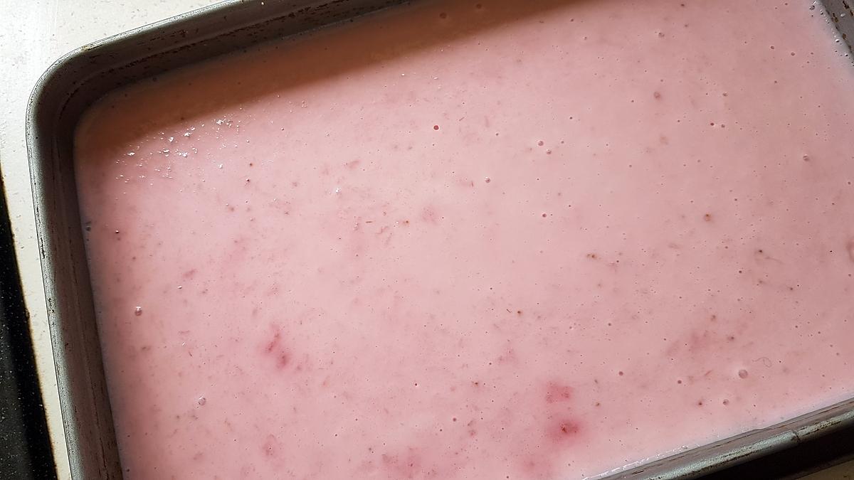 recette Bavarois aux fraises sur génoise et son miroir aux framboises