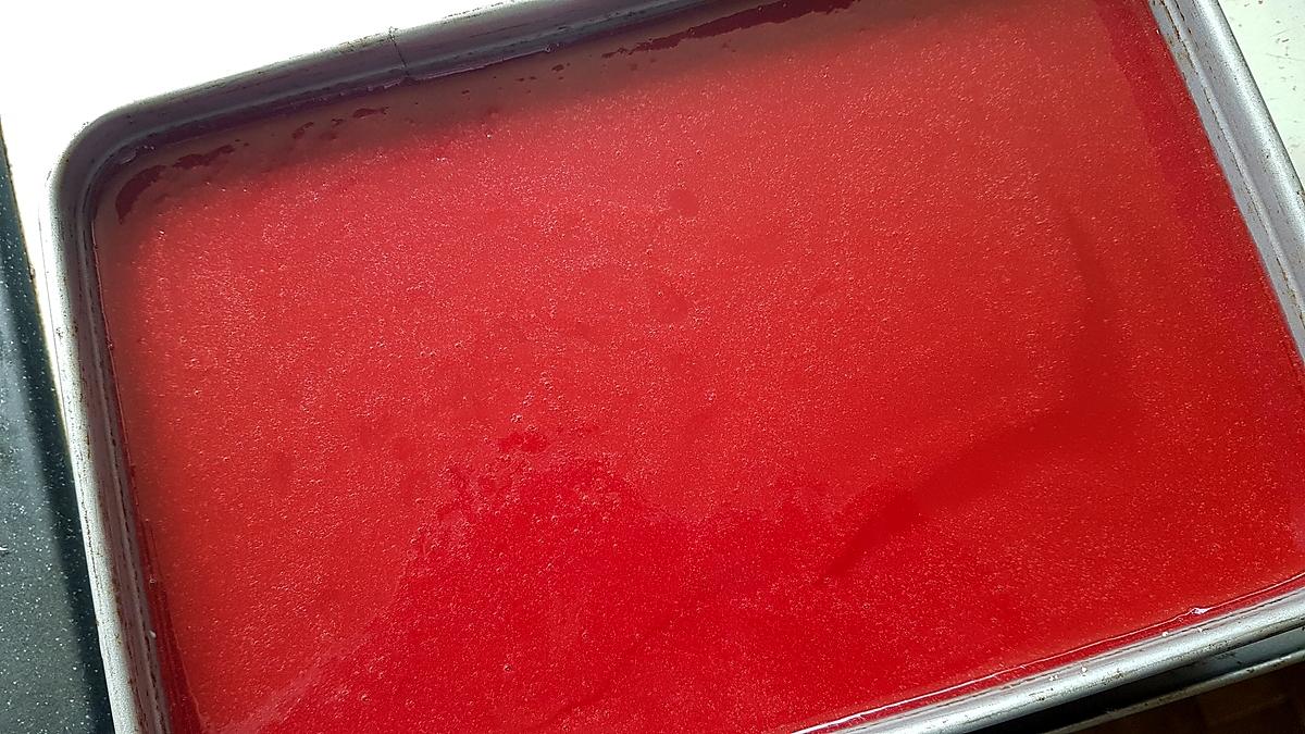 recette Bavarois aux fraises sur génoise et son miroir aux framboises