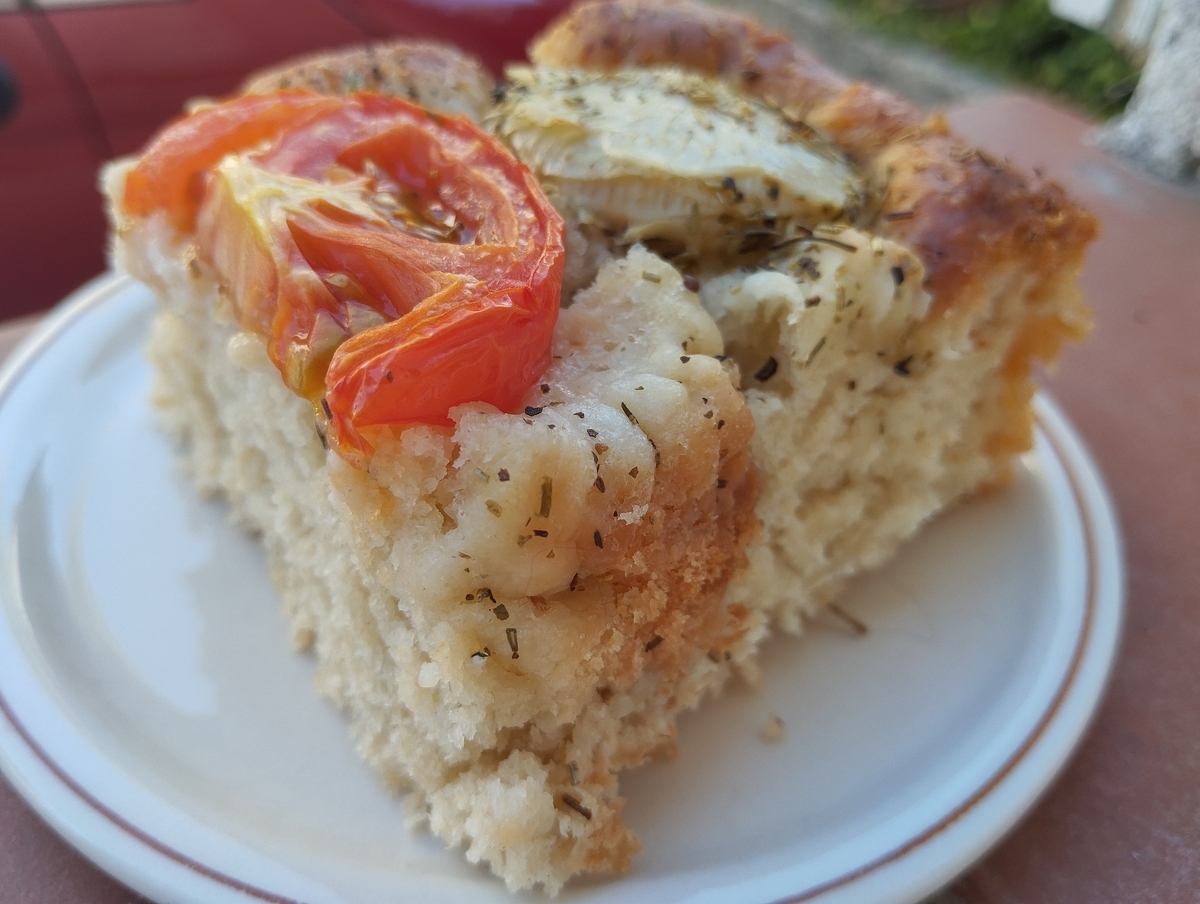 recette Focaccia épaisse et moelleuse tomates fonds d'artichauts